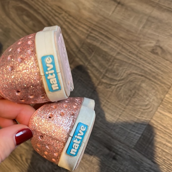 C7 glitter native pink toddler shoes. Excellent condition - Picture 4 of 5